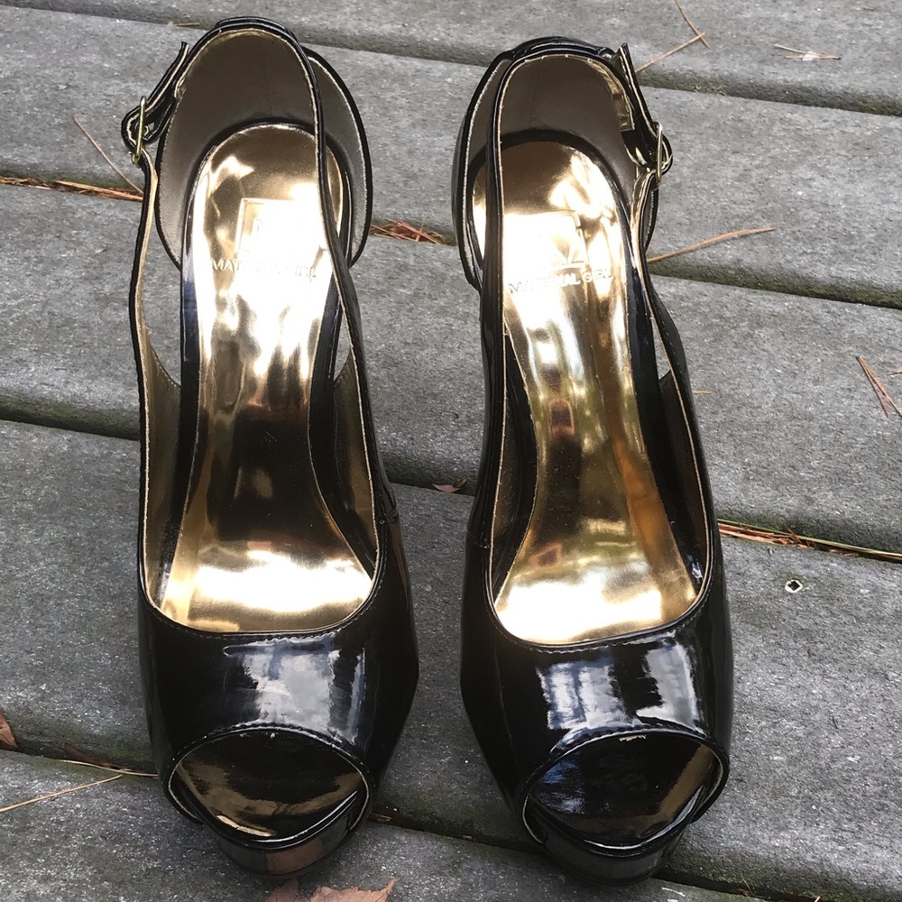 Size 8 material girl peep toe platform pumps